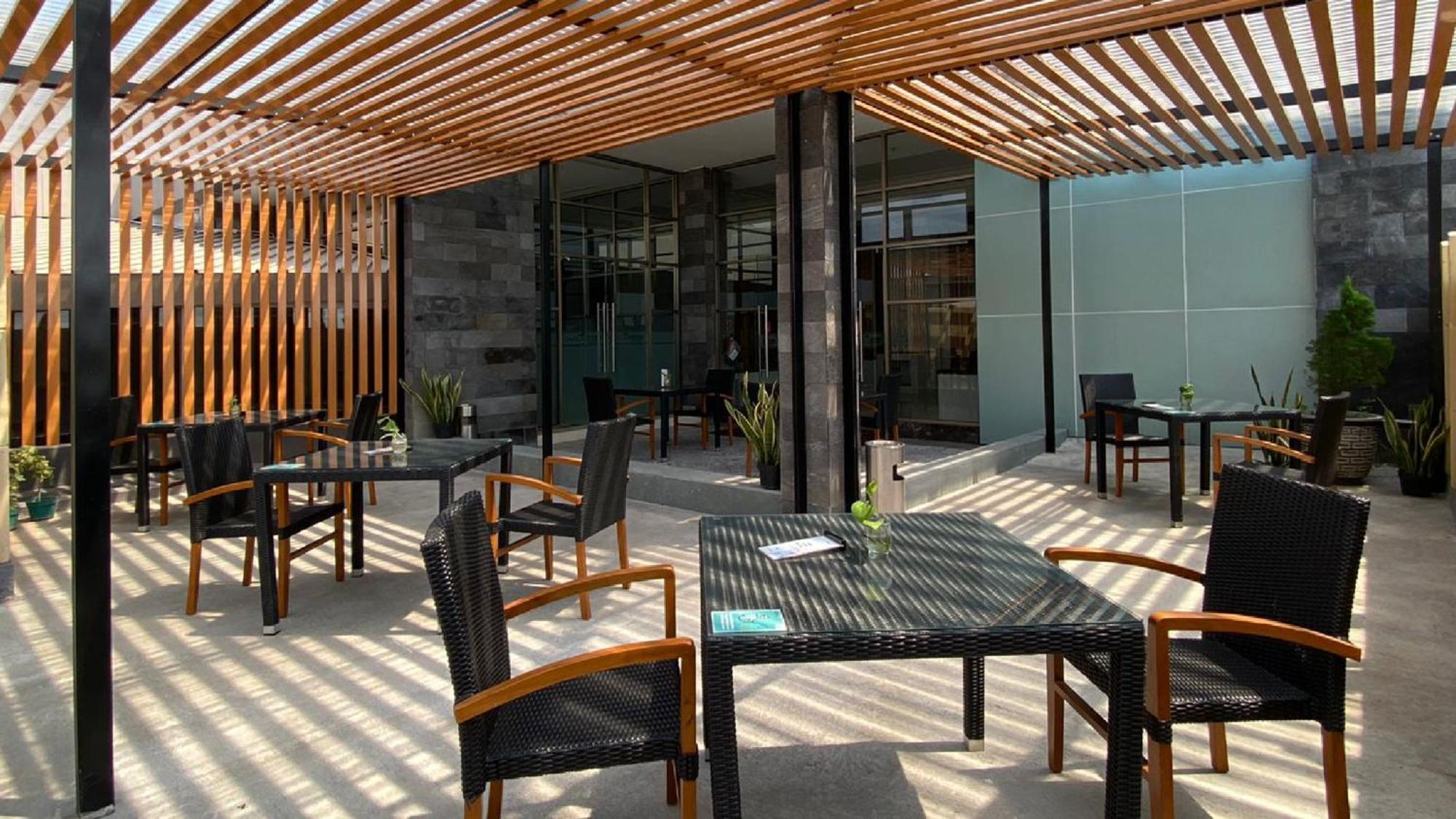 Hotel Ayola Sunrise Mojokerto Exterior photo
